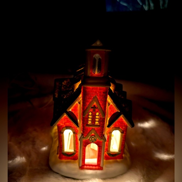 Holiday expressions in original box hand painted 3-D porcelain lighted church - Picture 14 of 16